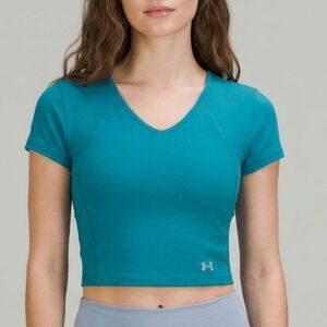 Under Armour Movement Crop Top Short Sleeve Teal Blue Womens Medium V-Neck Yoga